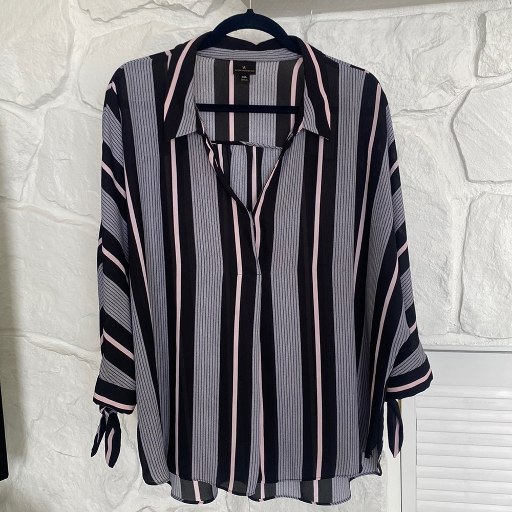 Worthington Dolby Sleeve with tie, collar and v front black white light pink top